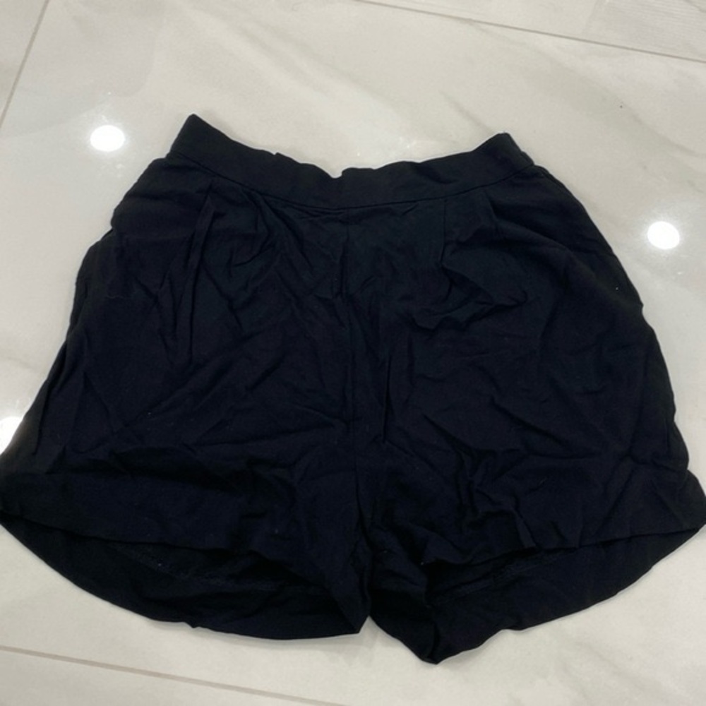 HampM womens black cargo trouser shorts  size 4